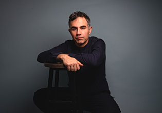 Srdjan Ivanovic: Ο ντράμερ των Blazin’ Quartet μιλά για τη τζαζ και το νέο δίσκο τους