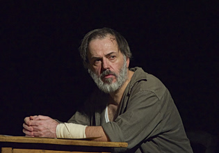 «Το κιβώτιο» του Άρη Αλεξάνδρου για 11η χρονιά στο Studio Μαυρομιχάλη