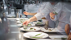 Πάσχα: Πώς αμείβονται όσοι εργαστούν κατά τις ημέρες των αργιών