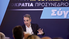 Η εξέγερση των «γαλάζιων» βουλευτών στοιχειώνει το Μαξίμου – «Μασάζ» χωρίς ουσιαστική απάντηση από Μητσοτάκη