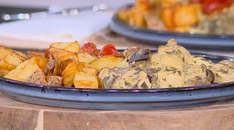 Συνταγή: Τηγανιά κοτόπουλο με μανιτάρια, μουστάρδα και γιαούρτι