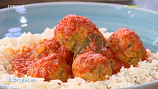 Συνταγή: Κεφτεδάκια με σάλτσα πιπεριάς Φλωρίνης