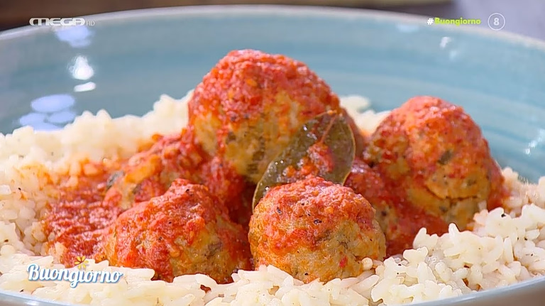 Συνταγή: Κεφτεδάκια με σάλτσα πιπεριάς Φλωρίνης