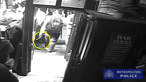 Τσαντάκιας δεν πήρε χαμπάρι τι ήταν ο «θησαυρός» που έκλεψε και τον αντάλλαξε με… ναρκωτικά