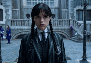 Ξέχνα την Emily – Η Wednesday πάει στο Παρίσι και σκορπά τον τρόμο