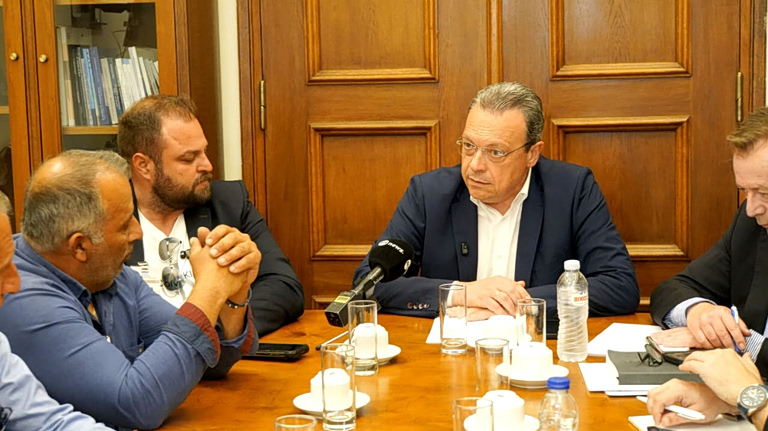 Φάμελλος: Η κυβέρνηση ούτε θέλει ούτε μπορεί να λύσει τα προβλήματα των αλιέων