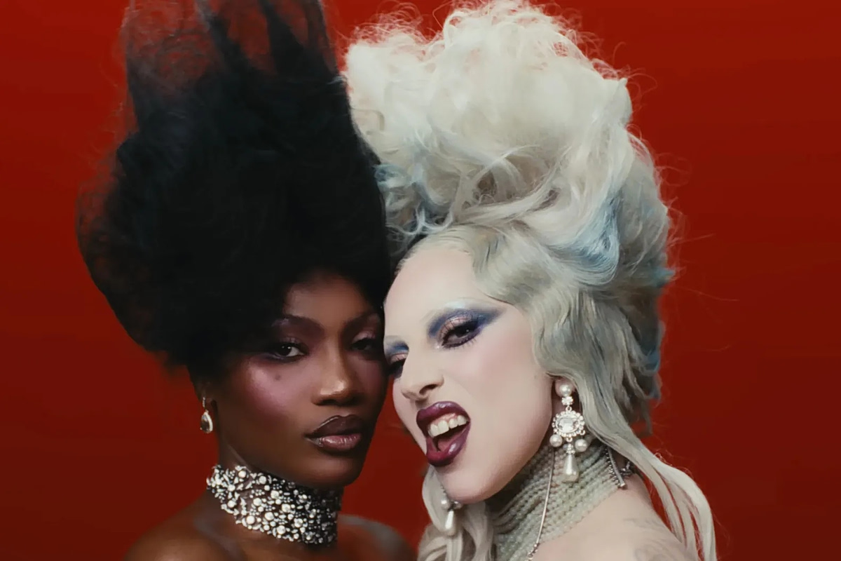 Η Lady Gaga και η Doechii φέρνουν νότες και στυλ «στην πασαρέλα»