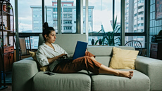 Σήκω από τον καναπέ: 8 σημάδια που δείχνουν ότι κάνεις καθιστική ζωή