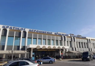 Ηράκλειο: Αθώα 24χρονη που επιχείρησε να περάσει από το αεροδρόμιο σφαίρες μέσα σε παιδικό καρότσι