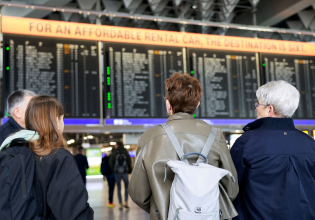 EES: Χάος σε ευρωπαϊκά αεροδρόμια – Πολύωρες καθυστερήσεις, ακυρώσεις πτήσεων