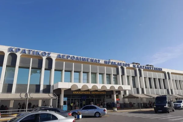 Αεροδρόμιο Ηρακλείου: Επιχείρησε να περάσει τις σφαίρες μέσα σε παιδικό καρότσι – Συνελήφθη 24χρονη