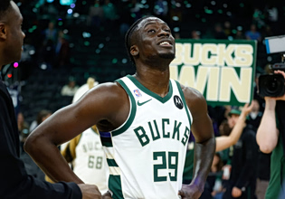 Οι Αντετοκούνμπο έγραψαν Ιστορία στο NBA: Η πρώτη τριάδα αδερφών που αγωνίζεται στο ίδιο ρόστερ (pics, vids)