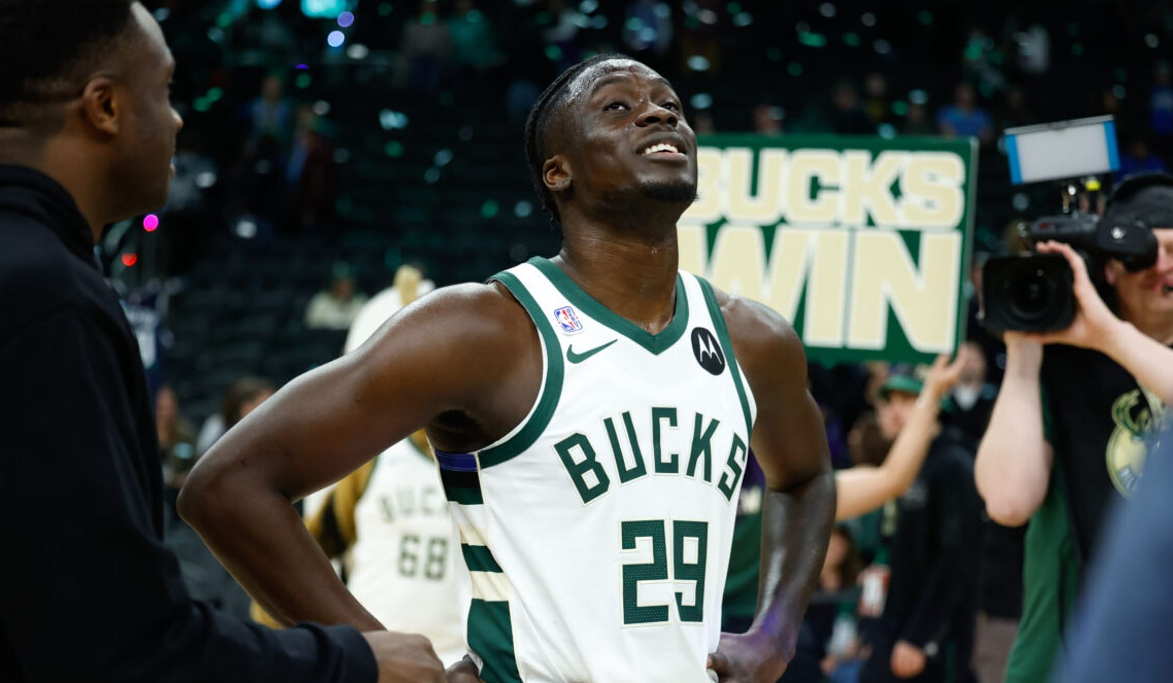 Οι Αντετοκούνμπο έγραψαν Ιστορία στο NBA: Η πρώτη τριάδα αδερφών που αγωνίζεται στο ίδιο ρόστερ (pics, vids)