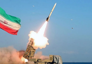 Υπηρεσίες πληροφοριών των ΗΠΑ: Παρά τις εβδομάδες επιθέσεων, το οπλοστάσιο του Ιράν παραμένει ανθεκτικό