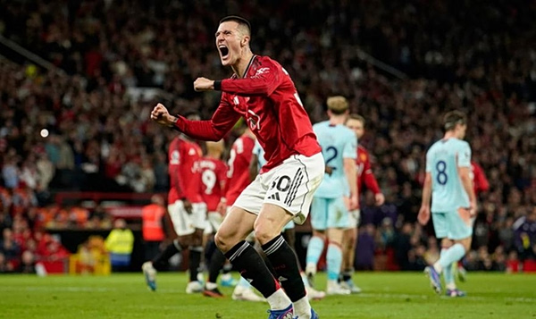 Μάντσεστερ Γιουνάιτεντ – Μπρέντφορντ 2-1: «Αγκάλιασαν» την έξοδο στο Champions League οι «κόκκινοι διάβολοι»