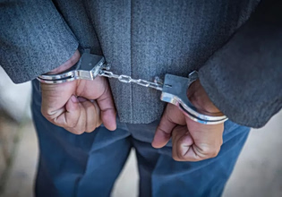 Γλυφάδα: Συνελήφθη 44χρονος που παρίστανε τον επενδυτή – Ήταν καταζητούμενος απάτες στο Ιράν