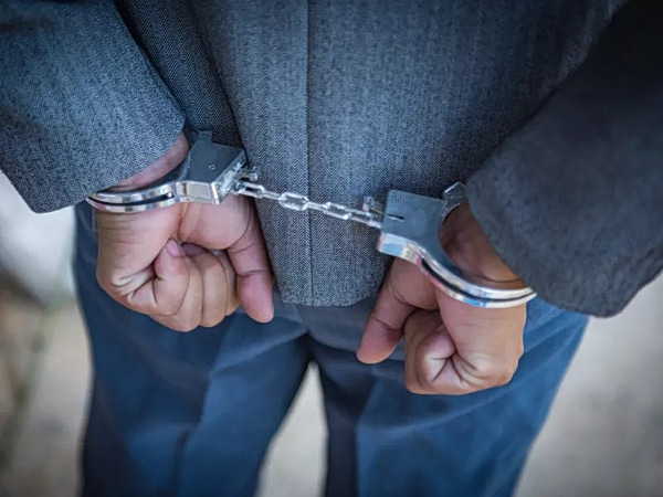 Γλυφάδα: Συνελήφθη 44χρονος που παρίστανε τον επενδυτή – Ήταν καταζητούμενος για απάτες στο Ιράν