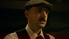 APON – «Ρεμπέτικο»: Το εντυπωσιακό music video με γνωστό ηθοποιό σε ρόλο – έκπληξη!