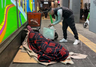 Κλιμάκιο της «Αποστολής» δίπλα σε αστέγους της Αθήνας