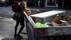 Αργεντινή: Ο Μιλέι πανηγυρίζει για τη μείωση της φτώχειας, αλλά ειδικοί μιλούν για «στατιστική οφθαλμαπάτη»