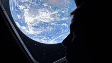 Artemis II: Η ανθρωπότητα από την αθέατη πλευρά της Σελήνης – Εικόνες που κόβουν την ανάσα