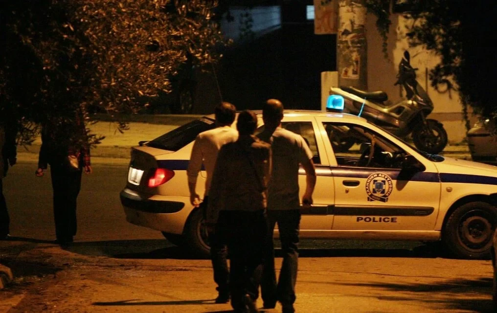 Χαϊδάρι: Συμμορία έκλεβε διερχόμενους οδηγούς παριστάνοντας ότι έχουν βλάβη στο δικό τους αυτοκίνητο