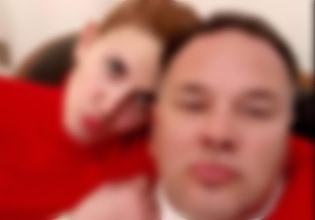 «Eίμαι κι εγώ θύμα, όπως και τα παιδιά μου» – Η πρώην σύζυγος του αστυνομικού της Βουλής μιλά στο in