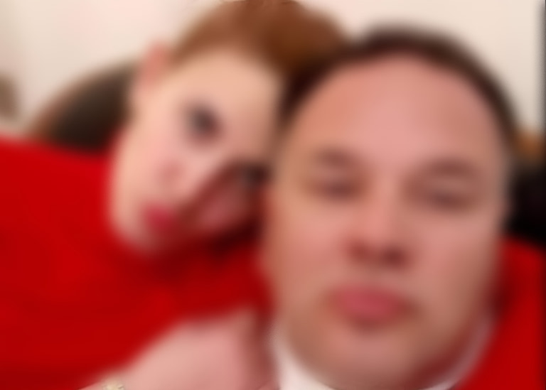 «Eίμαι κι εγώ θύμα, όπως και τα παιδιά μου» – Η πρώην σύζυγος του αστυνομικού της Βουλής μιλά στο in