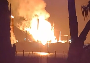 Αυστραλία: Στις φλόγες διυλιστήριο που παράγει το 10% των καυσίμων που καταναλώνει η χώρα