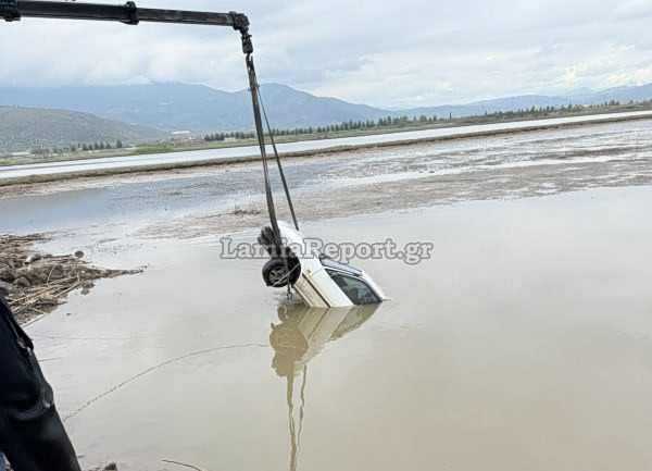 Αταλάντη: Αυτοκίνητο εντοπίστηκε μέσα στη θάλασσα – Διαπιστώθηκε ότι ήταν κλεμμένο