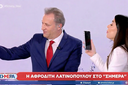 Χυδαιότητες με φτηνό σόου από τη Λατινοπούλου – Άρχισε να βιντεοσκοπεί δημοσιογράφους για να επιτεθεί στην Κωνσταντοπούλου