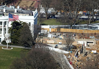 Δικαστής επικρίνει τον Τραμπ για τη «θρασύτατη» προσπάθειά του να συνεχίσει την κατασκευή της αίθουσας χορού