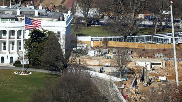 Δικαστής επικρίνει τον Τραμπ για τη «θρασύτατη» προσπάθειά του να συνεχίσει την κατασκευή της αίθουσας χορού