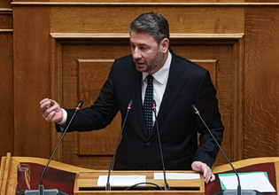 Γιατί το ΠΑΣΟΚ ζητά εκλογές και «καρφώνει» την κυβέρνηση για υποκλοπές και ΟΠΕΚΕΠΕ 2