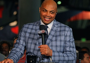 «Κράξιμο» του Μπάρκλεϊ στους Μπακς: «Έχουν άθλιους τύπους στα αποδυτήρια» (vid)