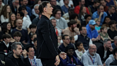 Euroleague: Ο Μπαρτζώκας έγραψε ιστορία με 300 ματς στο πάγκο του Ολυμπιακού