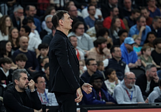 Euroleague: Ο Μπαρτζώκας έγραψε ιστορία με 300 ματς στο πάγκο του Ολυμπιακού