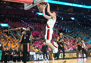 NBA: Ο νέος ιδιοκτήτης των Μπλέιζερς κάνει τέτοιες περικοπές που θα ζήλευε ακόμη και ο… Σκρουτζ!