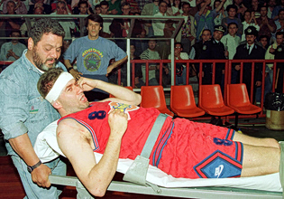 Πέρασαν 33 χρόνια από τον σοκαριστικό τραυματισμό του Μπόμπαν Γιάνκοβιτς (vids)