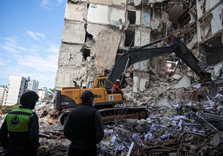 Τρομακτικές στιγμές: Κοριτσάκι καταγράφει τη στιγμή που το Ισραήλ άρχισε να βομβαρδίζει τη Βηρυτό