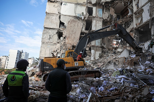 Τρομακτικές στιγμές: Κοριτσάκι καταγράφει τη στιγμή που το Ισραήλ άρχισε να βομβαρδίζει τη Βηρυτό