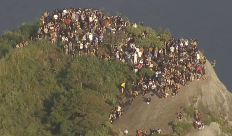 Βραζιλία: Σχεδόν 200 τουρίστες επισκέφθηκαν φαβέλα για το ηλιοβασίλεμα και έπεσαν σε ανταλλαγή πυροβολισμών