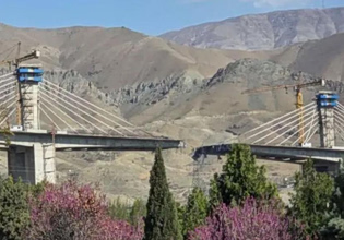 Ιράν: Τουλάχιστον 8 νεκροί και 95 τραυματίες από τον βομβαρδισμό της γέφυρας στην Τεχεράνη