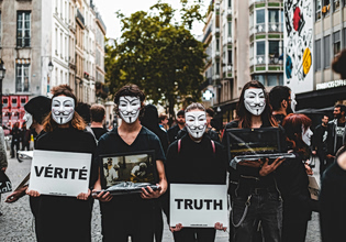 Είναι η online πολιτική το μέλλον; Πόσο εμπλέκονται οι νέοι Ευρωπαίοι