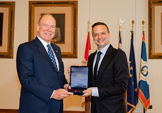 Απονομή του Μεταλλίου του Δήμου Αθηναίων στον Πρίγκιπα Αλβέρτο Β΄ του Μονακό