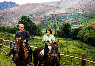 Στραγγαλισμένες γυναίκες και βιασμένοι νεαροί άνδρες: Οι εφιαλτικές καταγγελίες για το ράντσο του Έπσταϊν