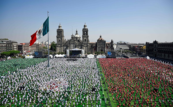 Ο πόλεμος, η «προπόνηση» σε 9.500, το ρεκόρ «Guinness» και το Μεξικό που… γιορτάζει ενώ πετούν πύραυλοι