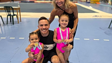 Λευτέρης Πετρούνιας – Βασιλική Μιλλούση: Η κόρη τους πήρε 4 μετάλλια στον πρώτο αγώνα της