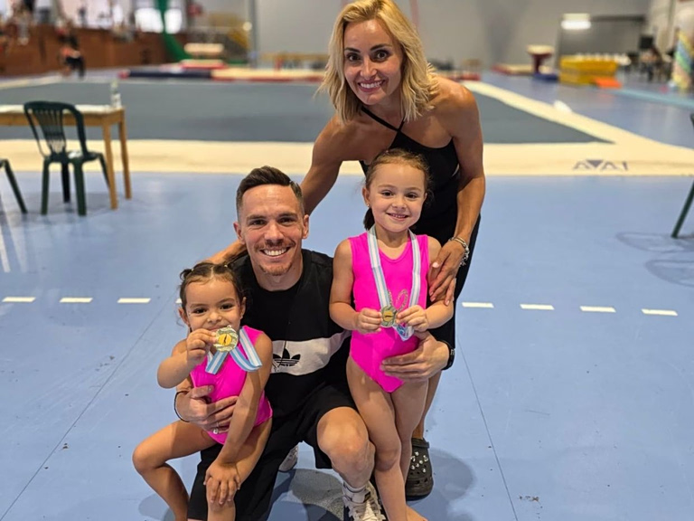 Λευτέρης Πετρούνιας - Βασιλική Μιλλούση: Η κόρη τους πήρε 4 μετάλλια στον πρώτο αγώνα της