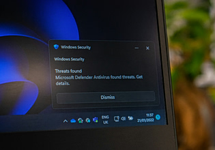 Microsoft: Κυβερνοεπιθέσεις με «όχημα» γνωστή πλατφόρμα – Οργανωμένη εκστρατεία διανομής malware